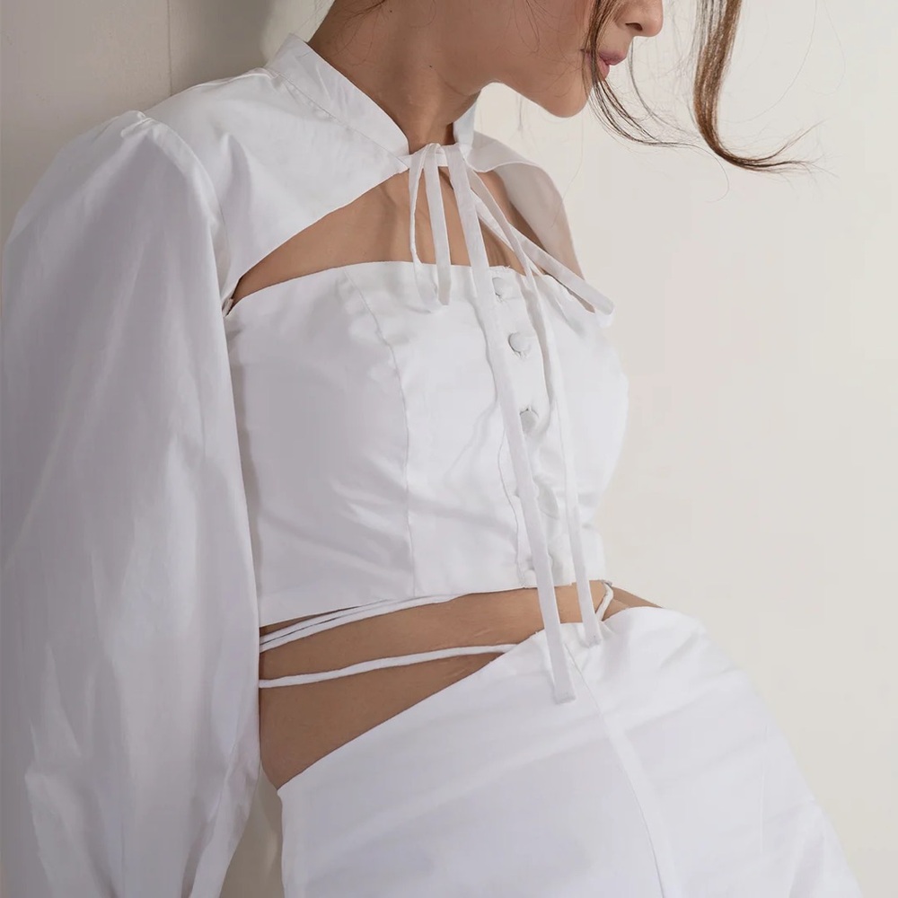URTH label Eliza top
